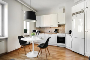 Kotimaailma Apartments Kamppi - 3BR in the center with key code